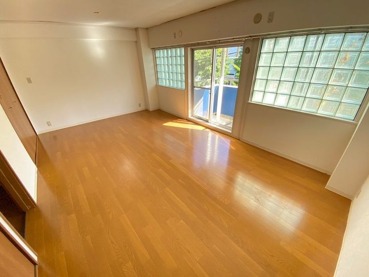 サンヒルズ芦屋1の居間