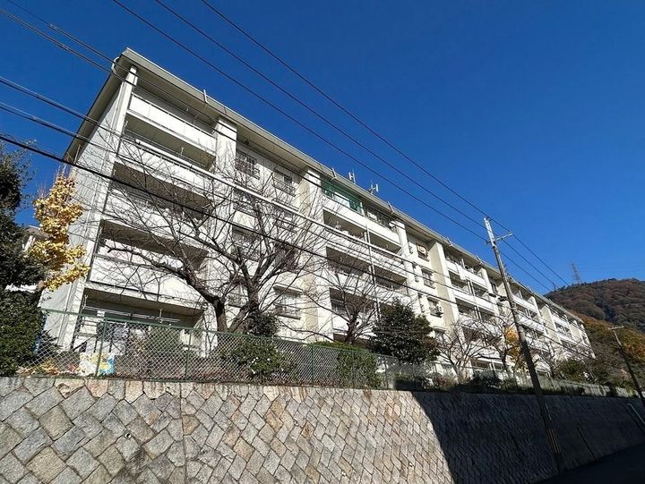 鶴甲コーポ14号館の外観