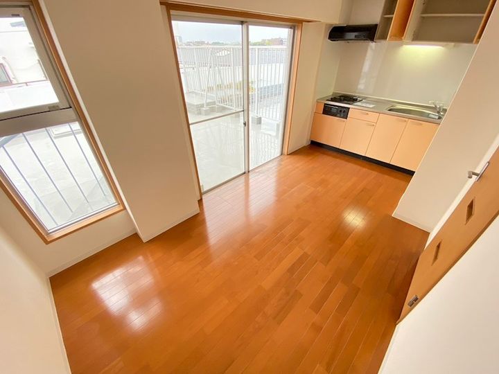 甲南ビルの居間