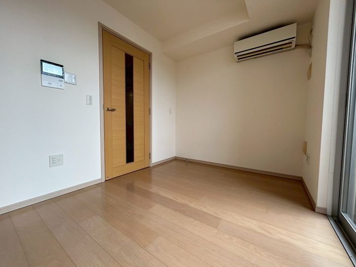 トア山手フラッツの居間