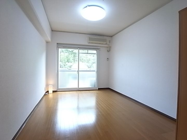 サニーパレス白川台の居間