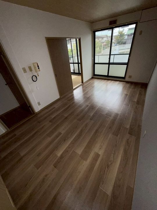 サンビレッジ吉川E棟の居間