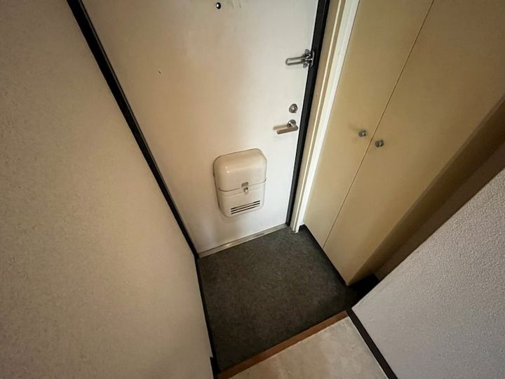 サンシャイン高丸の玄関