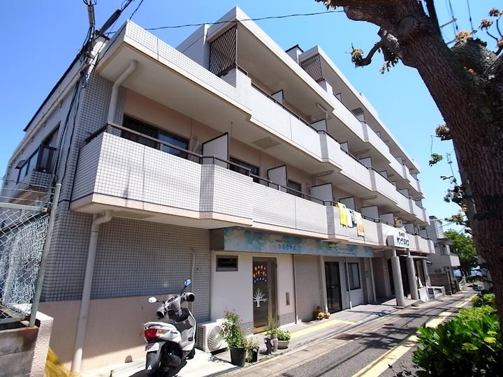 滝の茶屋ヤングパレスの外観