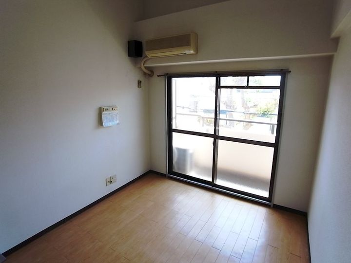 滝の茶屋ヤングパレスの居間