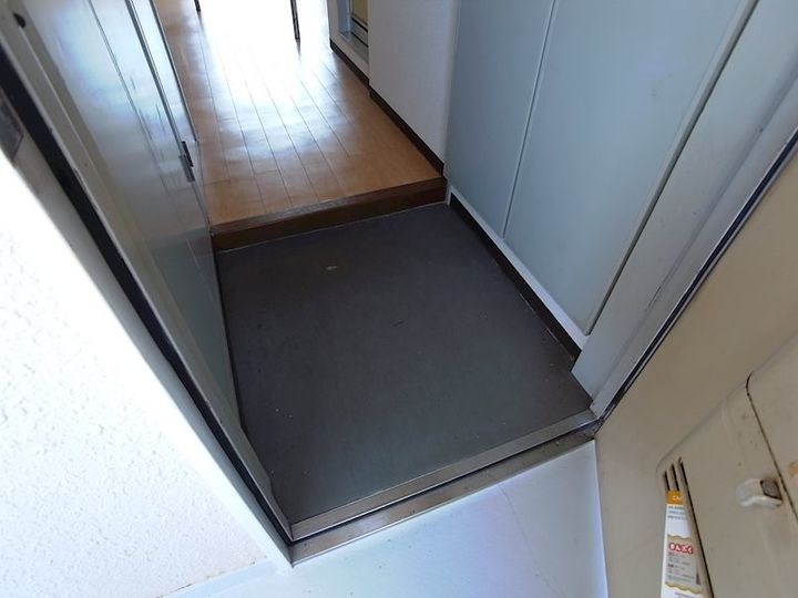 滝の茶屋ヤングパレスの玄関