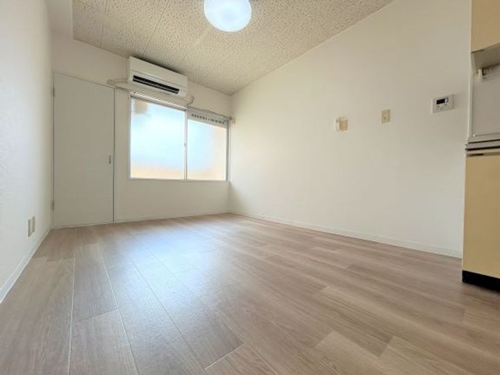 リバティー板宿の居間