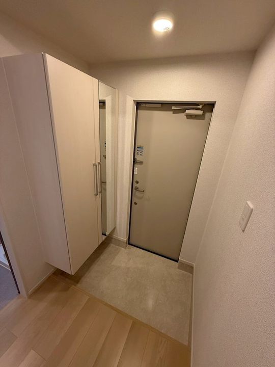 ヴィヴァレス松ノ内の玄関