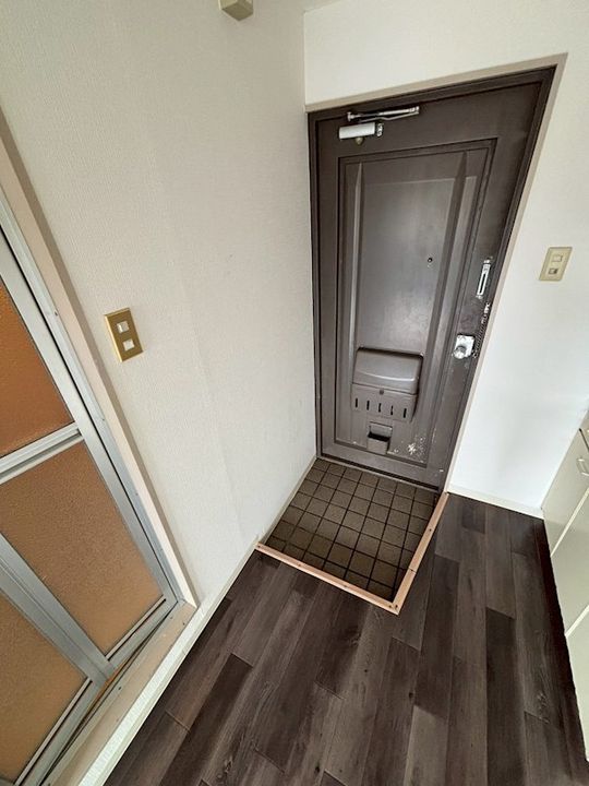 コーポライフビルの玄関