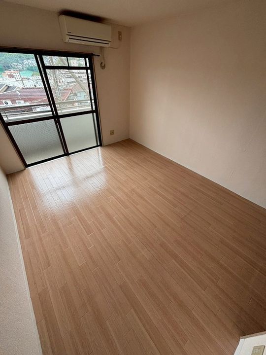 コーポライフビルの居間