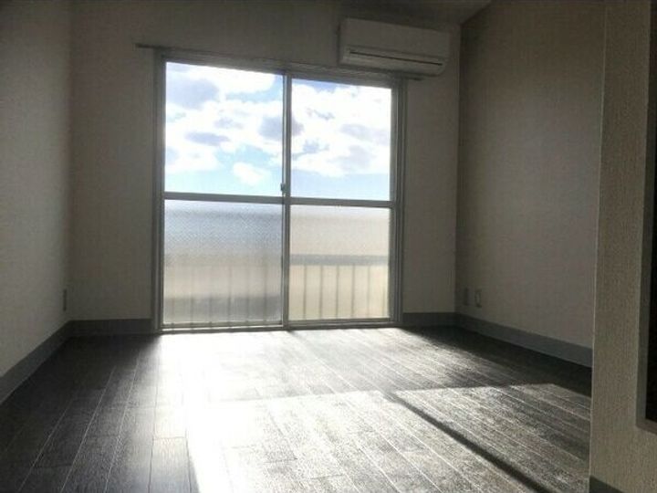 黒田第二ビルの寝室