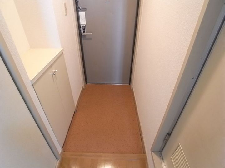 学が丘カレッジハイツの玄関