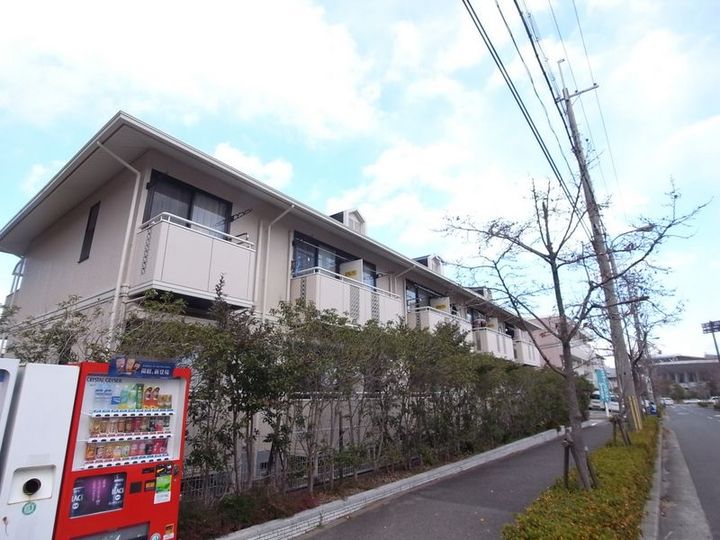 学園カリスの外観
