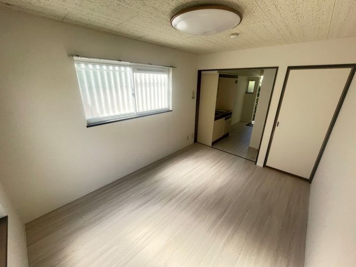 エクセラン・スマの居間