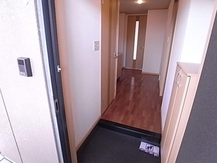 アルコバレーノ白水の玄関
