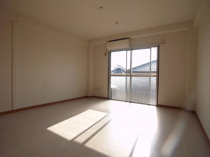 平成朝霧ハイツの居間