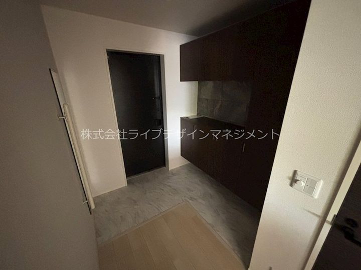 エクセレントガーデンヒルズ A棟の玄関