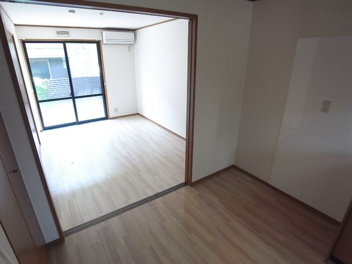 ピュアコートシミズの居間