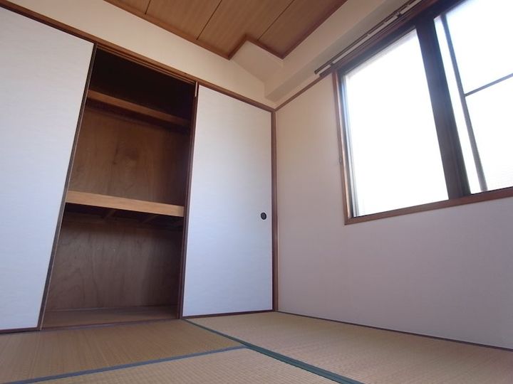 サイプレスの内装