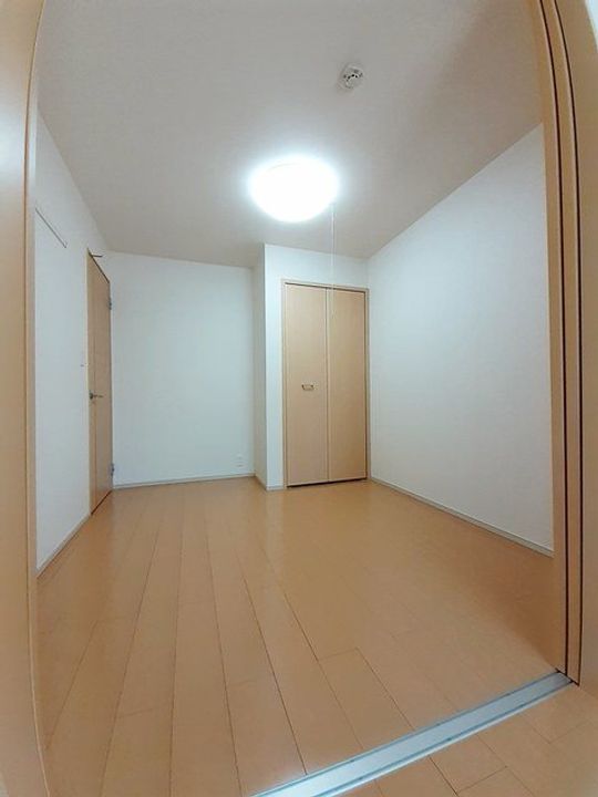 メゾンアンソレイエIIIの寝室