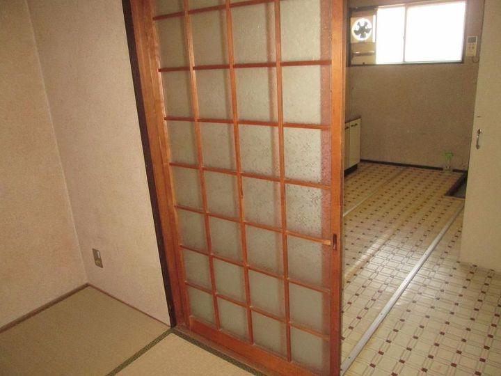 本津マンションの居間