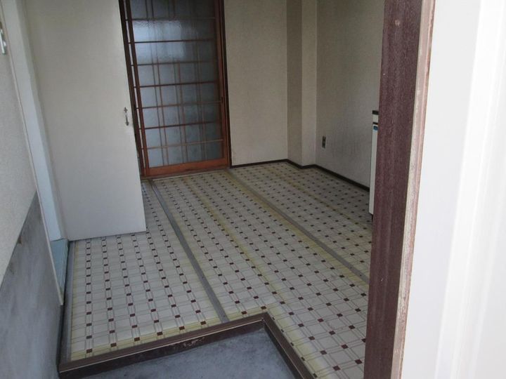 本津マンションの玄関