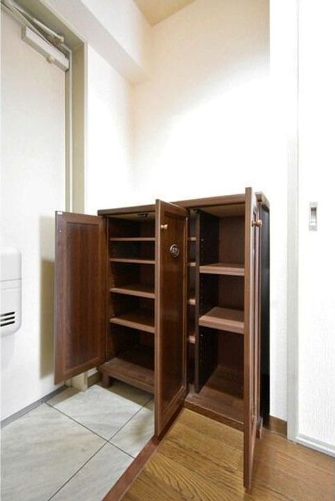 ホワイトハイツの玄関