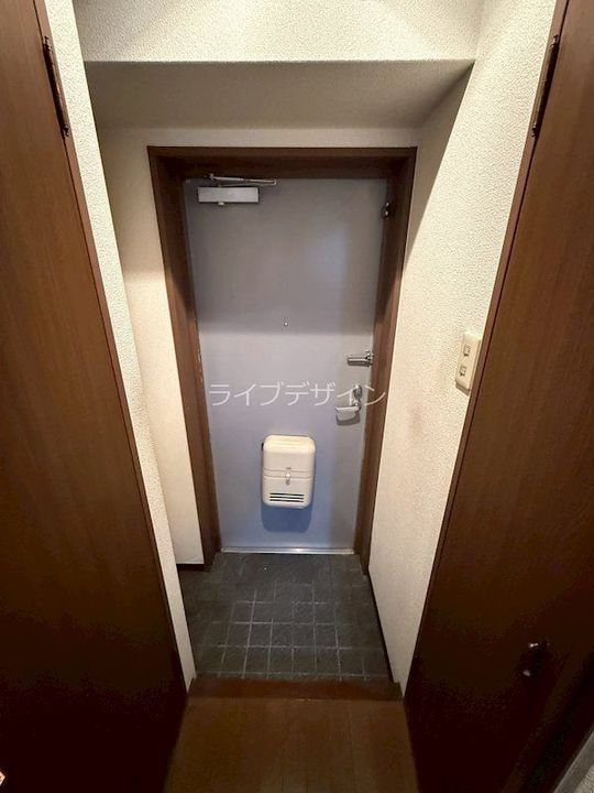 兵庫県伊丹市西台2丁目の賃貸マンションの玄関