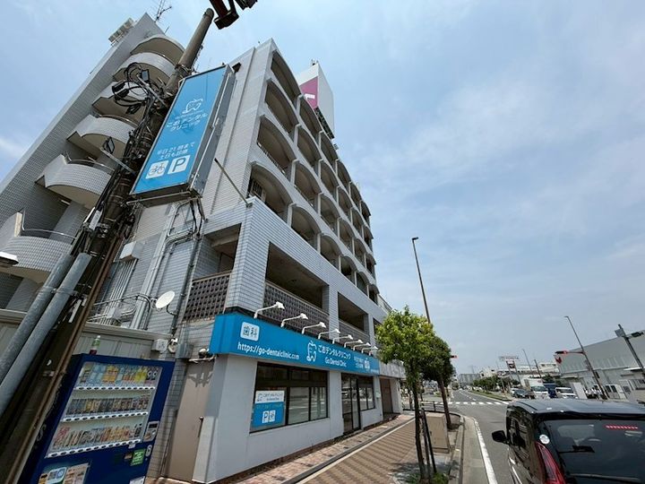 ロイヤルハイツつかしんの外観