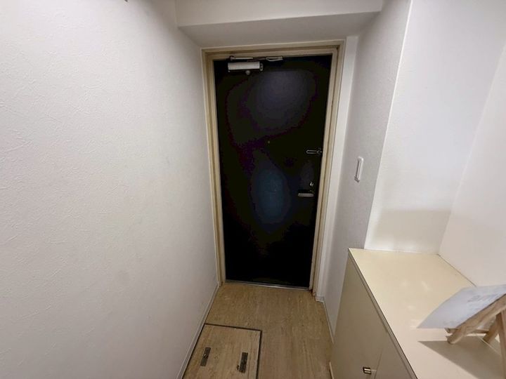ロイヤルハイツつかしんの玄関
