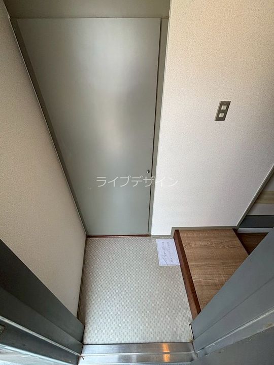 ノアムール・セイキの玄関