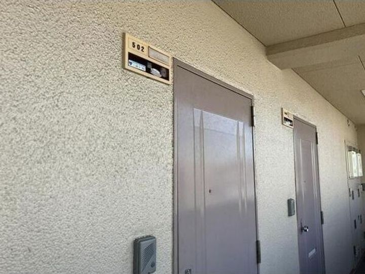 ハイツ熊谷の玄関
