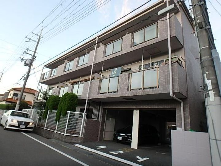 エクセレンス大越の外観
