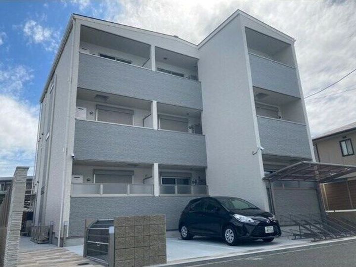 クリエオーレ猪名寺の外観