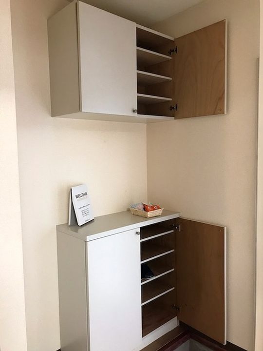 田中ハイツ B棟の玄関