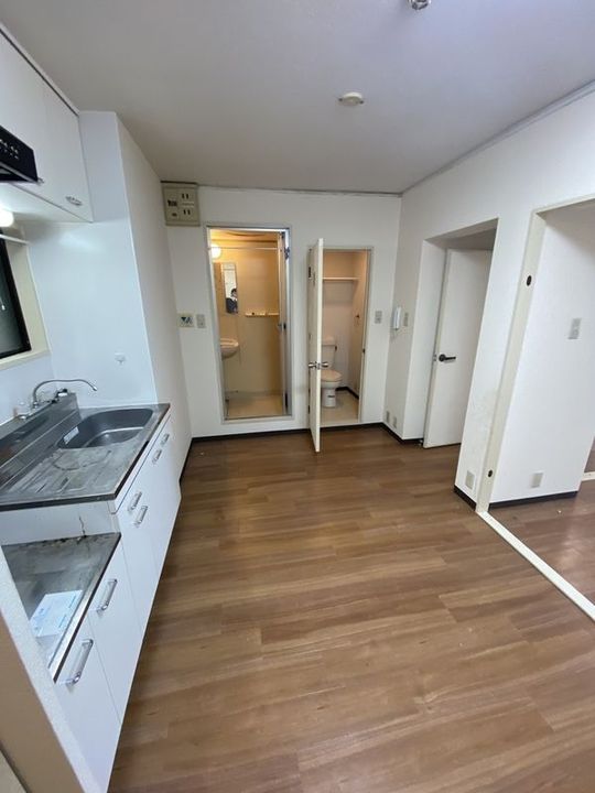 ヒルズ清水の居間