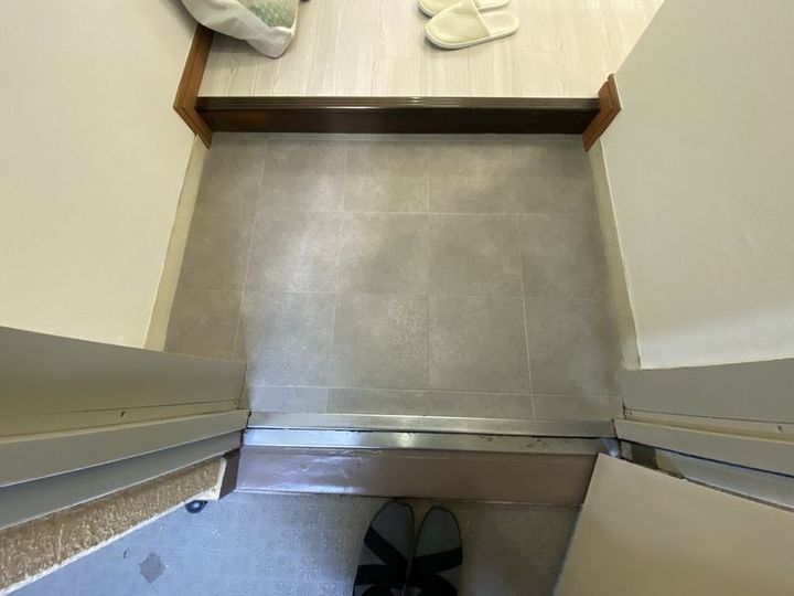 ヒルズ清水の玄関