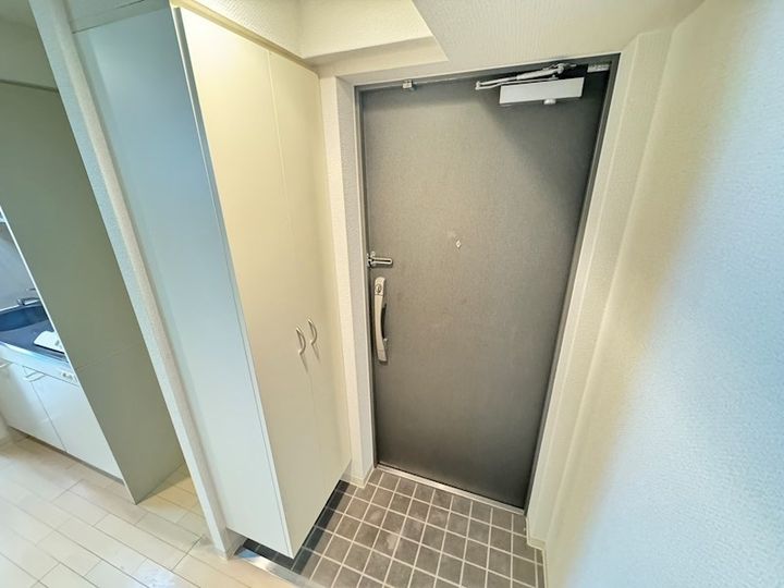 SWISS立花の玄関