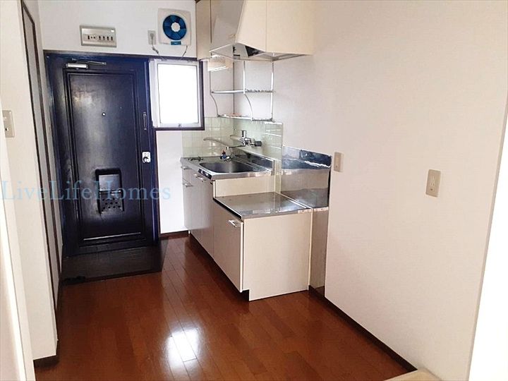 リブライフ蔵本502の玄関