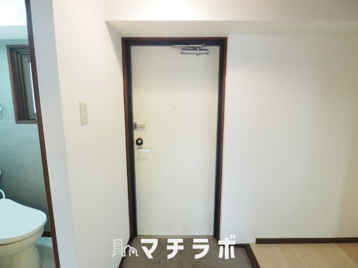 エムズハウス栄の玄関