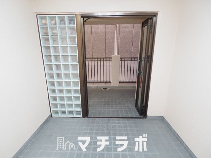 エムズハウス栄の玄関