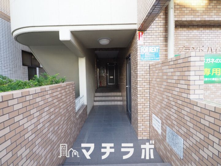 グランドハイネス御成603の玄関