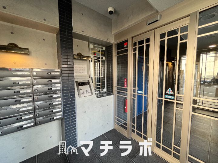 愛知県名古屋市中川区八熊1丁目(マンション)の賃貸物件の玄関