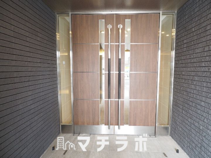 パルティール大曽根アネックスの玄関