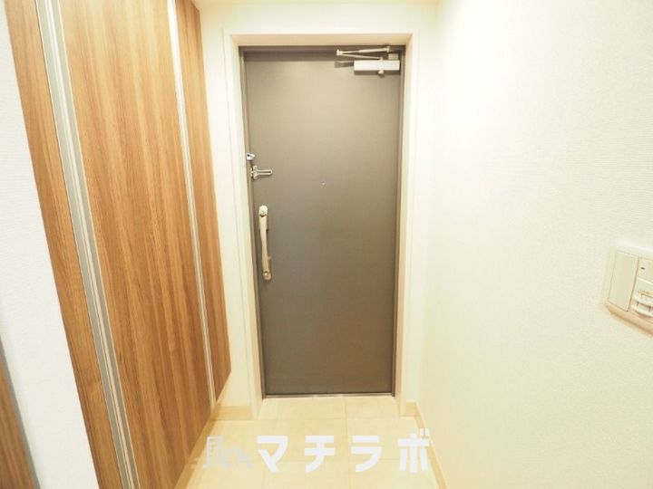 レジディア徳川の玄関
