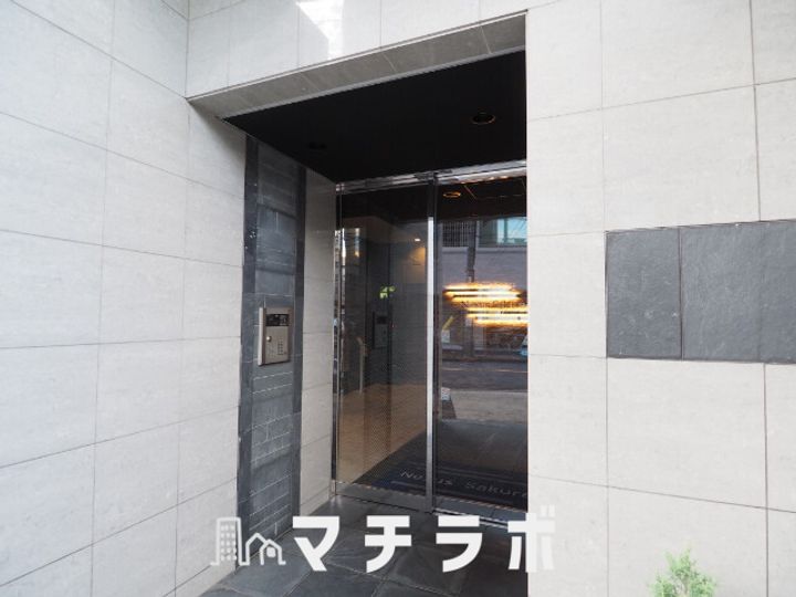 ネクサスサクラ605の玄関