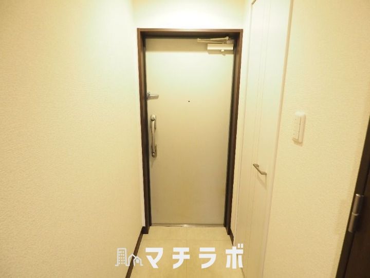 エイペックス名古屋鶴舞公園前504の玄関