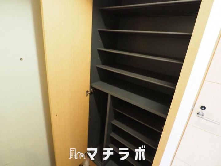 プロシード金山408の玄関