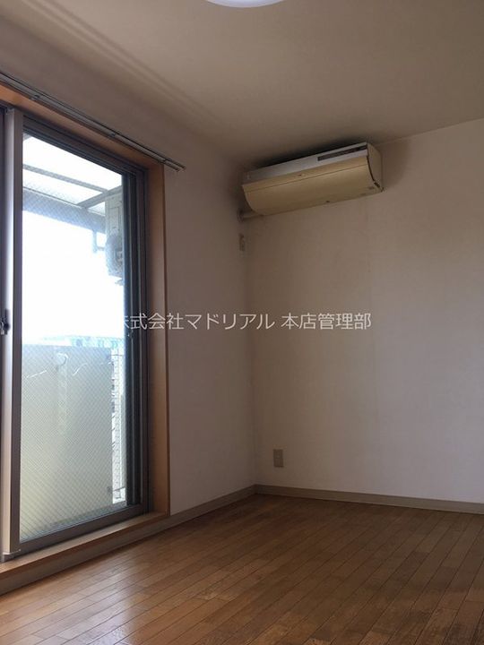 東京都品川区東大井3丁目の賃貸マンションの居間