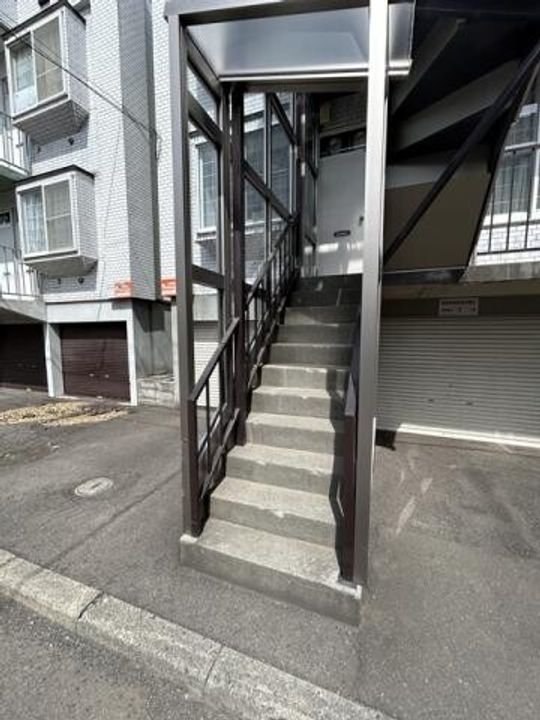 北海道札幌市東区北十二条東12丁目(アパート)の賃貸物件7の玄関